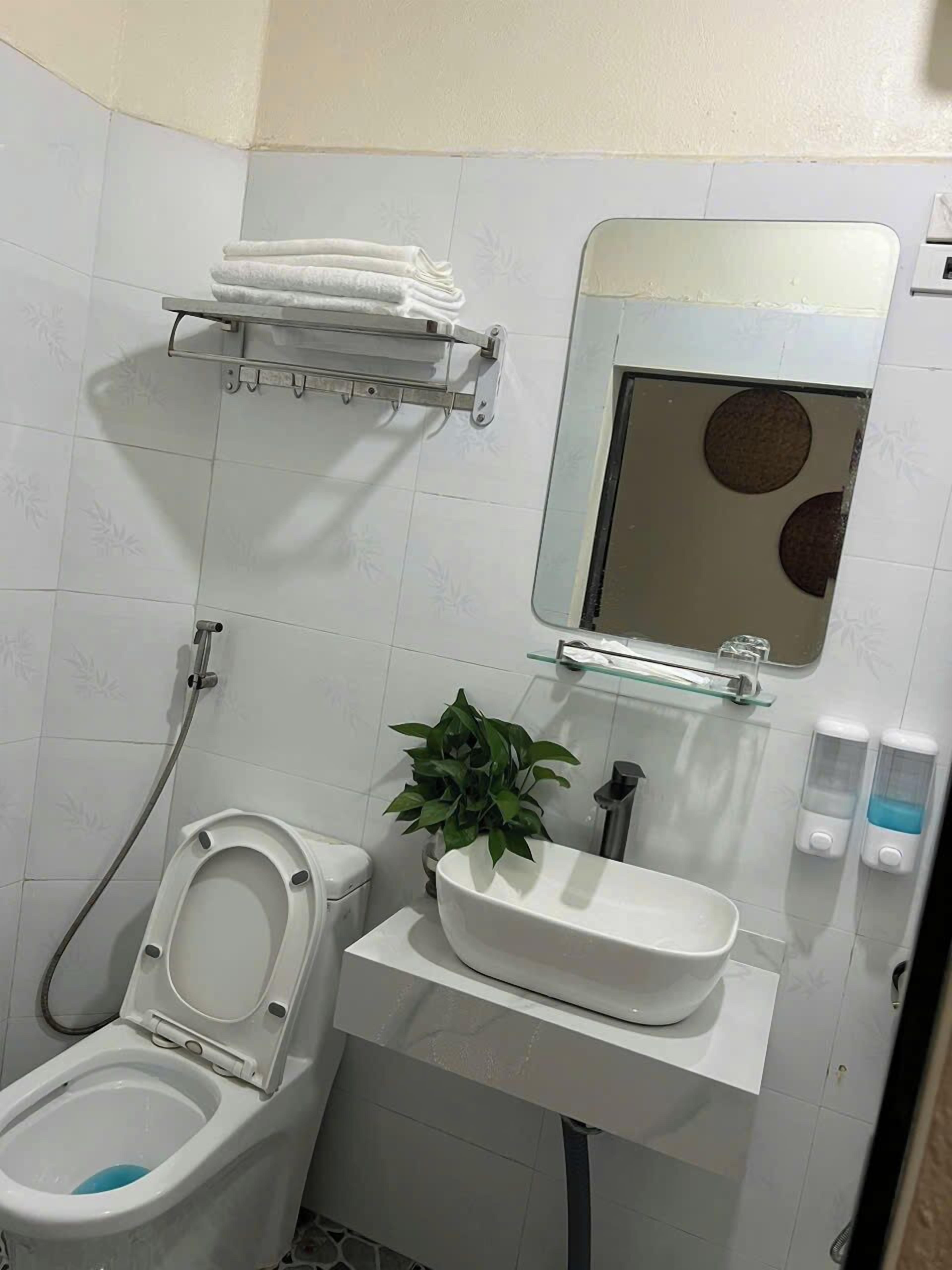 Deluxe Double Room Single Use, Mountain View | Bathroom | Slippers