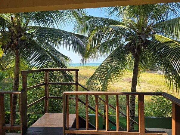 华丽双人房, 阳台, 海滩景观 | 水景