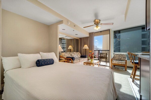 1 soverom, safe på rommet, skrivebord og strykejern/-brett