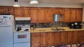 Micro-ondes, four, plaque de cuisson