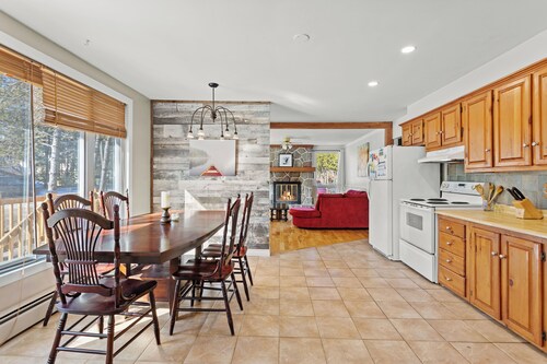 Maison Labelle - Your cozy retreat close to the village, the slopes, and town.