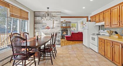 Maison Labelle - Your cozy retreat close to the village, the slopes, and town.