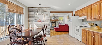 Maison Labelle - Your cozy retreat close to the village, the slopes, and town.