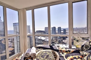 Laptop workspace, blackout drapes, iron/ironing board, free WiFi