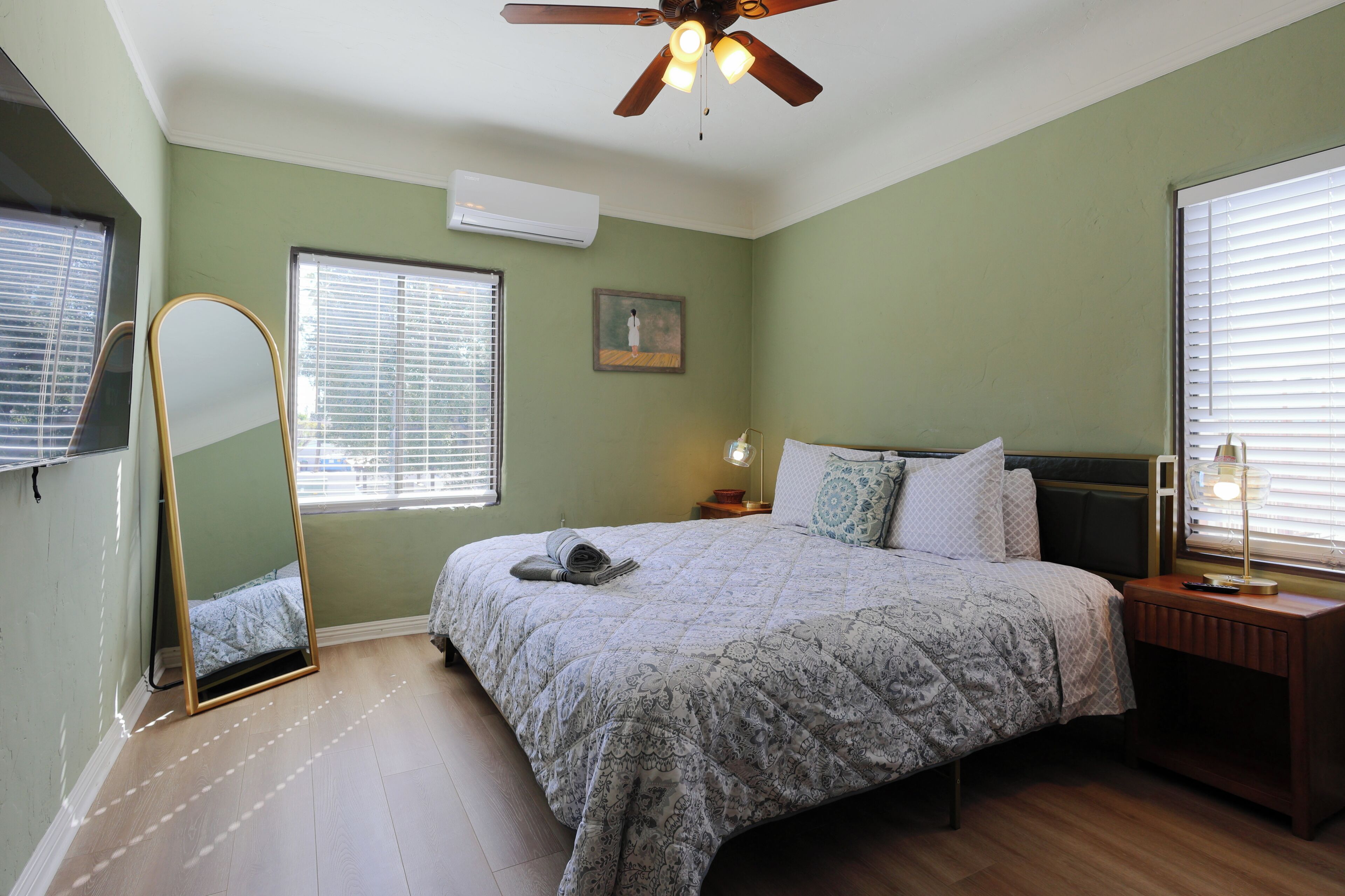 2 bedrooms, iron/ironing board, travel cot, free WiFi