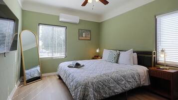 2 bedrooms, iron/ironing board, travel cot, free WiFi