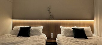 Rooftop Relaxation with  Music, Movies & Vibes, 6 minutes from Itaewon St,