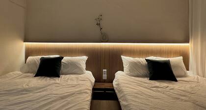 Rooftop Relaxation with Music, Movies & Vibes, 6 minutes from Itaewon St,