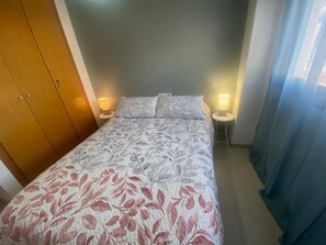 2 bedrooms, iron/ironing board, Internet