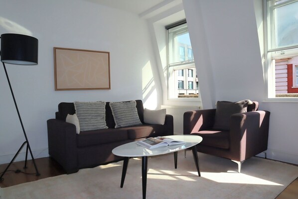 TV - BnBNook - Chic 2BR - Soho and Near Regent's Park (London)