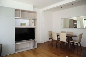 Dining - BnBNook - Chic 2BR - Soho and Near Regent's Park (London)