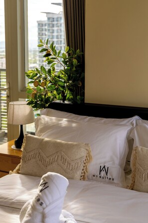 Deluxe Condo, Balcony, City View
