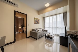 Deluxe Condo, Balcony, City View | Living area