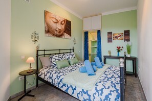 Iron/ironing board, free WiFi, bed sheets