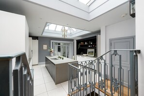 Interior - GuestReady – Elegant 5BR Home in Belgravia (London)