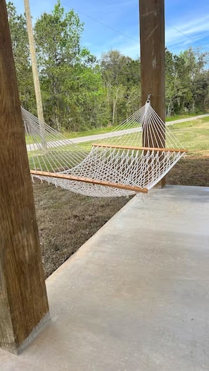 Property grounds - Peaceful OuterBanks living just 3 blocks from the beach in Bay St. Louis, MS (Bay St. Louis)