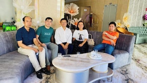 Lobby sitting area - Thanh Cong Hotel (Ha Long)