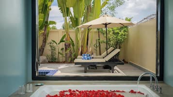Suite, Private Pool, Pool View | Deep soaking bathtub