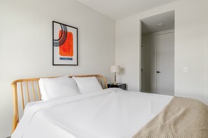 1 habitación, tabla de planchar con plancha, wifi y ropa de cama