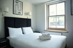 1 Schlafzimmer, Schreibtisch, Bügeleisen/Bügelbrett, Reisekinderbett