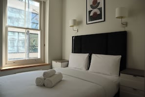 3 Schlafzimmer, Schreibtisch, Bügeleisen/Bügelbrett, Reisekinderbett