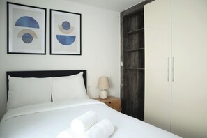 3 Schlafzimmer, Schreibtisch, Bügeleisen/Bügelbrett, Reisekinderbett