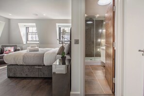 2 Schlafzimmer, Schreibtisch, Bügeleisen/Bügelbrett, Reisekinderbett