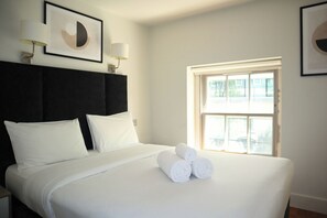 1 Schlafzimmer, Schreibtisch, Bügeleisen/Bügelbrett, Reisekinderbett