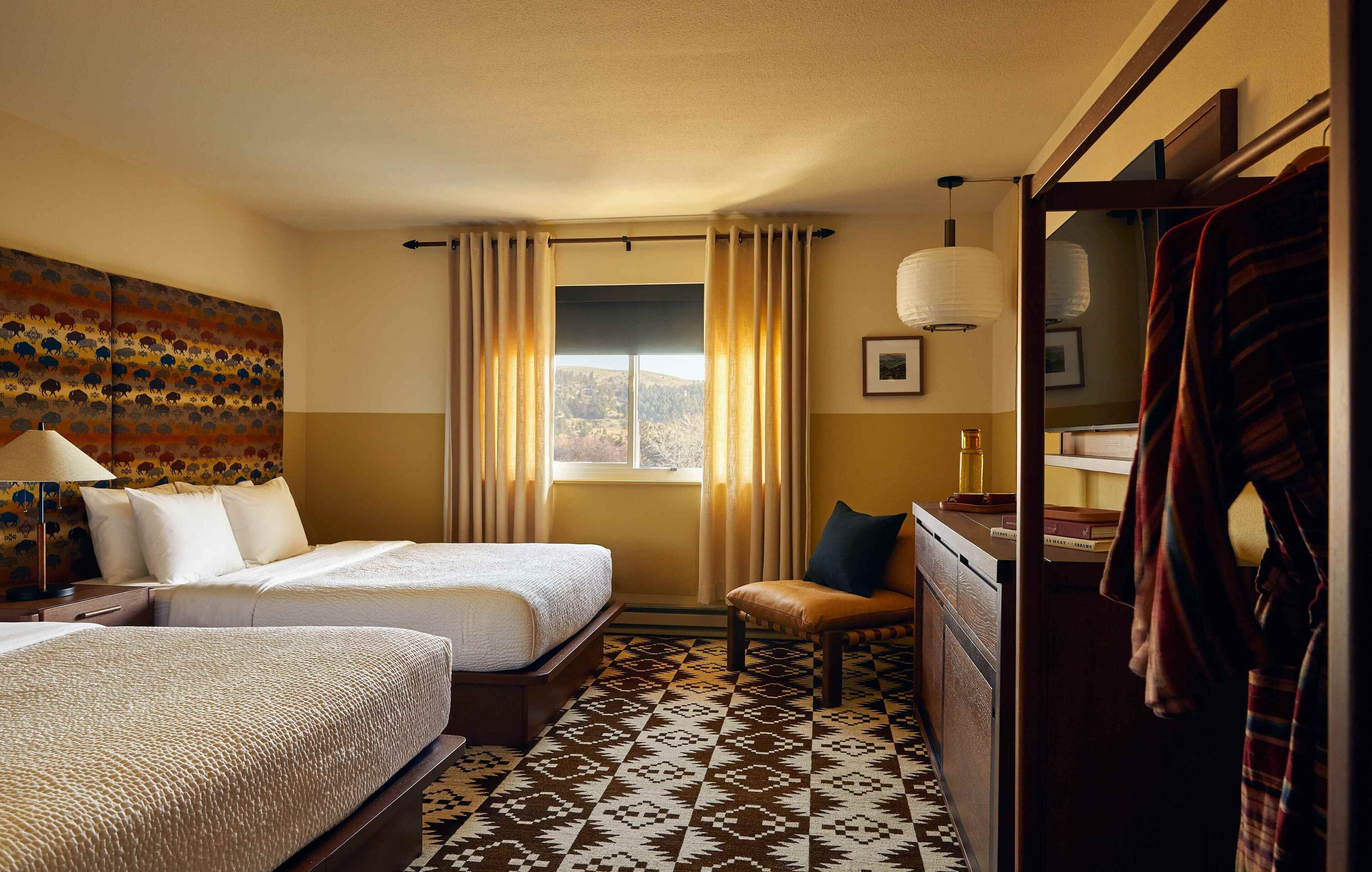 Standaard tweepersoonskamer | Een kluis op de kamer, individueel gedecoreerd, individueel gemeubileerd