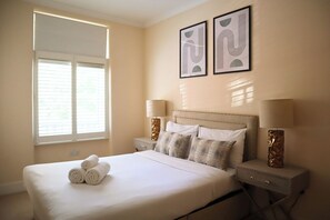 3 Schlafzimmer, Schreibtisch, Bügeleisen/Bügelbrett, Reisekinderbett