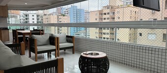 One block from the beach - Vila Tupi - Equipped Gourmet Balcony