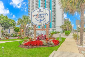 A sign for Sea Captain's House Restaurant with a date of establishment 1962. - Oceanfront Luxe 1BR w/ Pools & Waterpark! (Myrtle Beach)