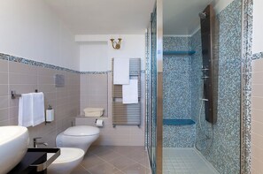 Hair dryer, towels - Villa Liana - Private villa with pool (Sant'Agata Sui Due Golfi)