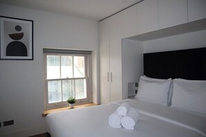 2 bedrooms, desk, iron/ironing board, travel cot
