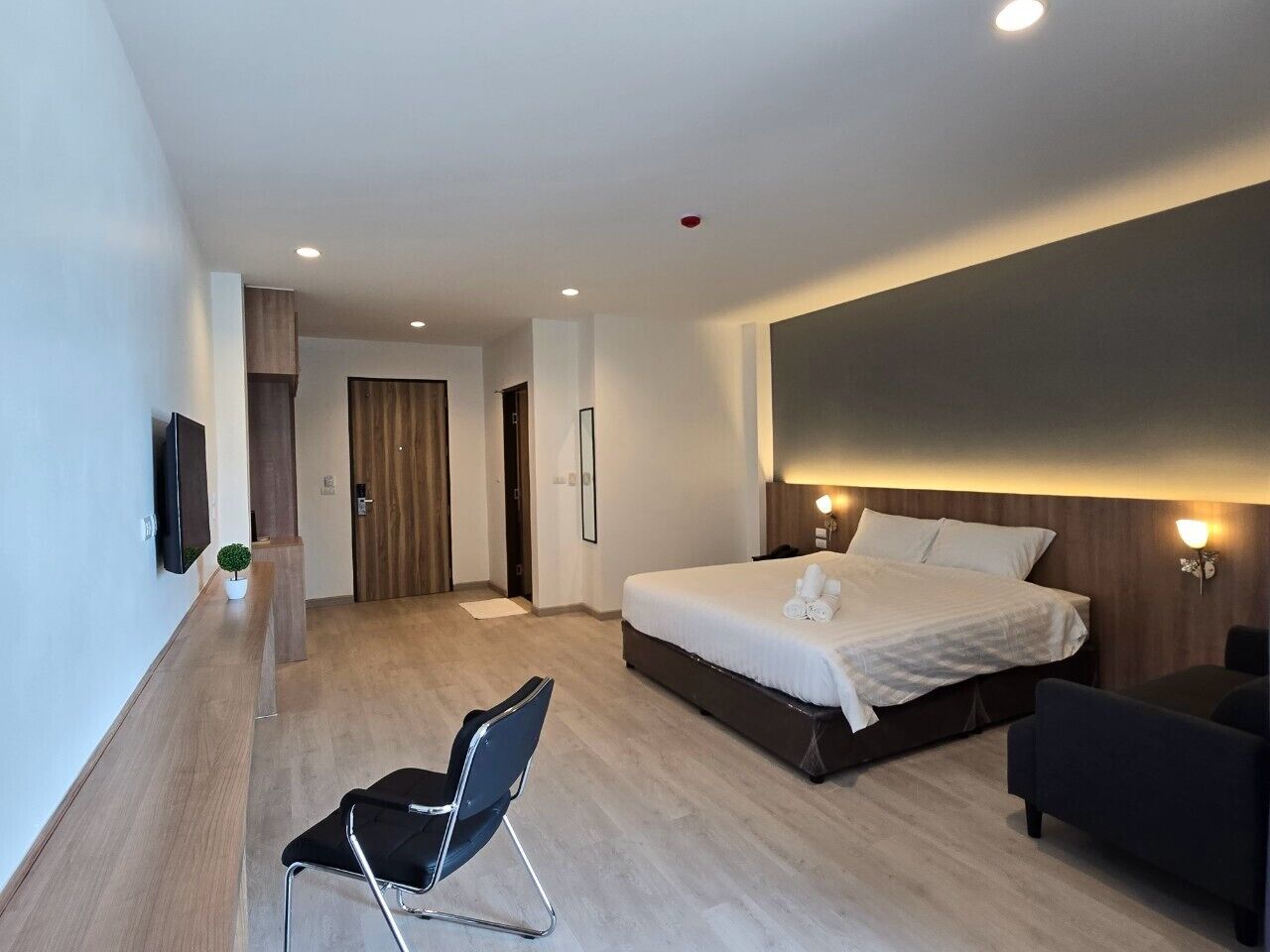 家庭房 | 客房内保险箱、熨斗/熨板、免费 WiFi