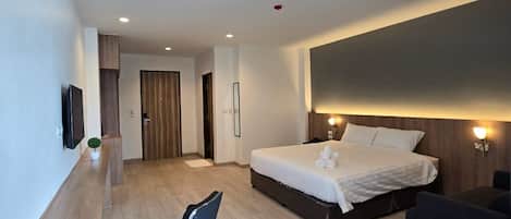 Family Room | In-room safe, iron/ironing board, free WiFi