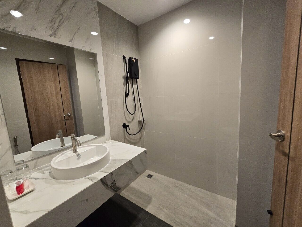 Family Room | Bilik Mandi | Pancuran mandi, kelengkapan dandanan diri percuma, pengering rambut 