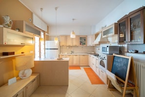 Fridge, oven, dishwasher