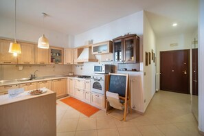 Fridge, oven, dishwasher