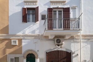 Exterior detail - WePuglia - La Perla Bianca (Polignano a Mare)