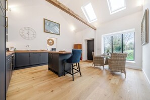 Refrigerador, microondas, horno, lavavajillas