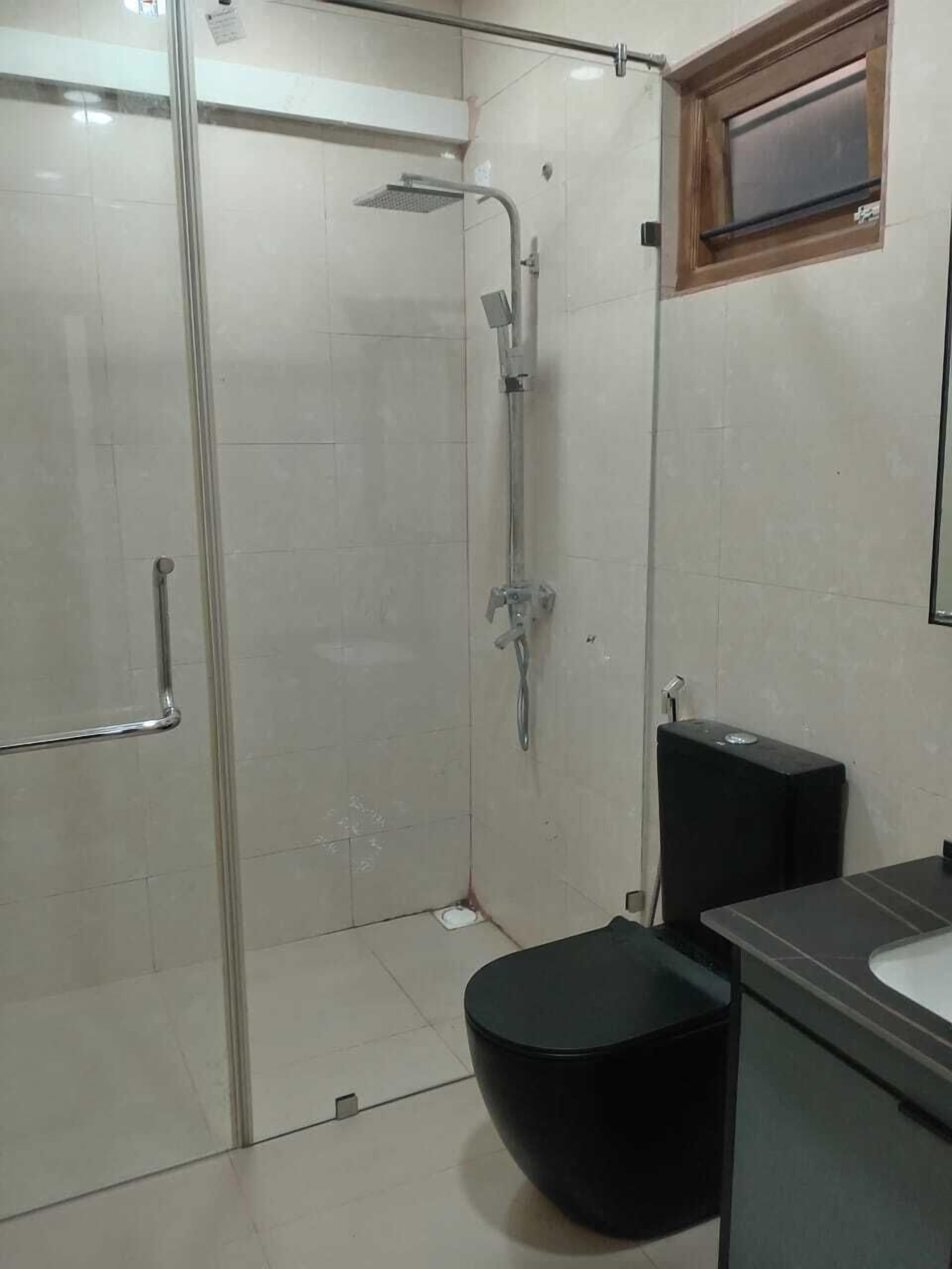 Comfort Double Room, Garden View | Bilik Mandi | Pancuran mandi, hulu semburan mandi hujan, selipar, tuala disediakan 