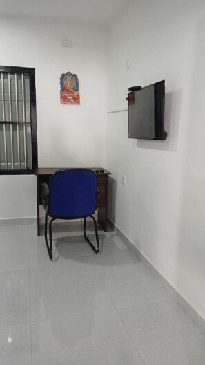 In-room safe, iron/ironing board, free WiFi, bed sheets