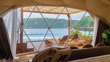 Villa, uitzicht op het strand, aan het strand | 1 slaapkamer, verduisterende gordijnen, geluiddichte muren, gratis wifi