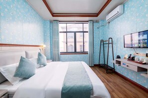 Chambre Double Confort, vue cour intérieure | Espace de travail pour ordinateur portable, Wi-Fi gratuit