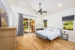 3 bedrooms, desk, iron/ironing board, free WiFi