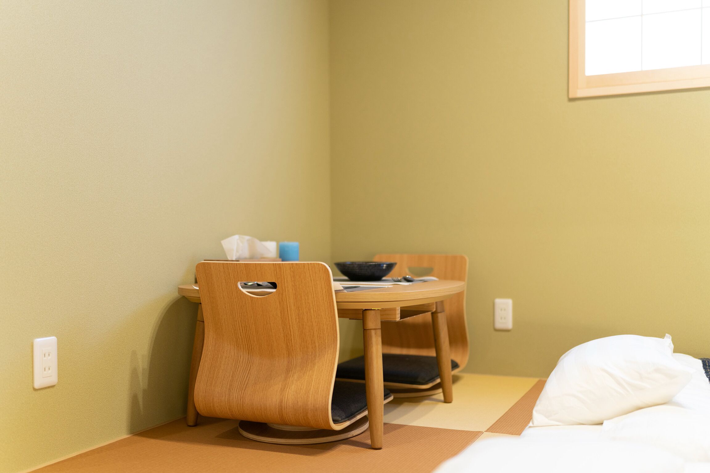 Standard Double Room, Non Smoking | Living area | Flat-screen TV