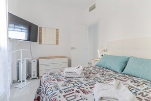 2 bedrooms, iron/ironing board, WiFi, bed sheets