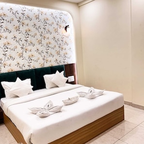 Family Suite | Desk, laptop workspace, soundproofing, free WiFi