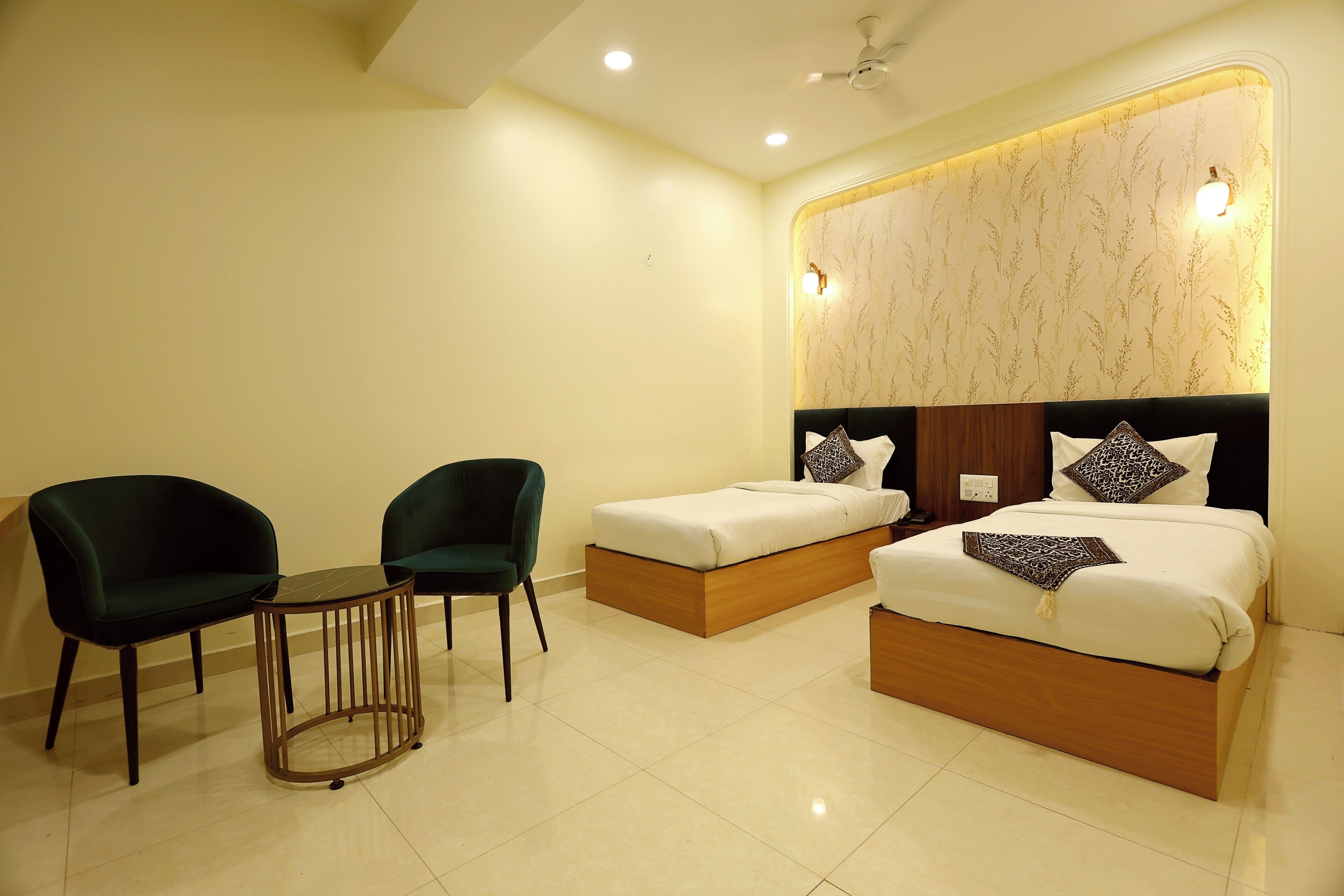 Comfort Twin Room | Egyptian cotton sheets, premium bedding, down duvets, desk